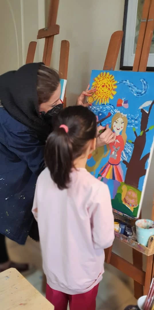 نقاشی کودک، یک تجربه خوش‌آب و رنگ3