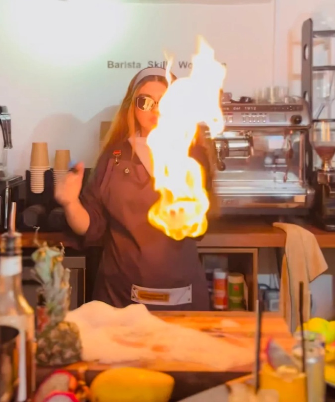 فلیر، حرکات نمایشی در نوشیدنی سازی-1