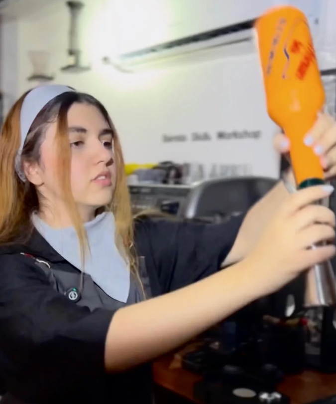 فلیر، حرکات نمایشی در نوشیدنی سازی-3