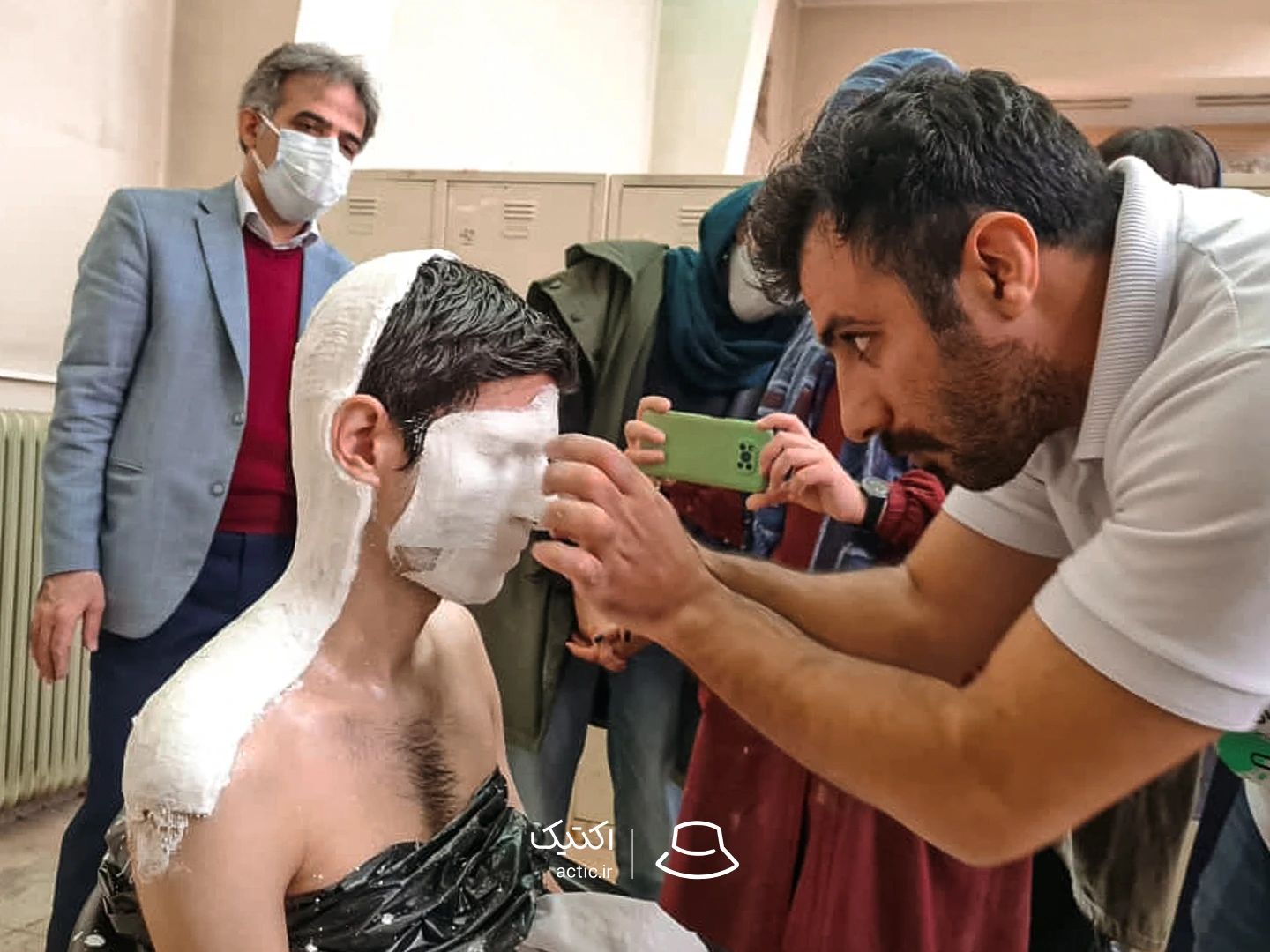مجسمه‌سازی، استفاده هنرمندانه از باند گچی-4